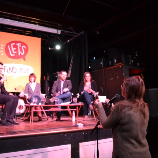 Morgana Folkmann asks a question for the panel.