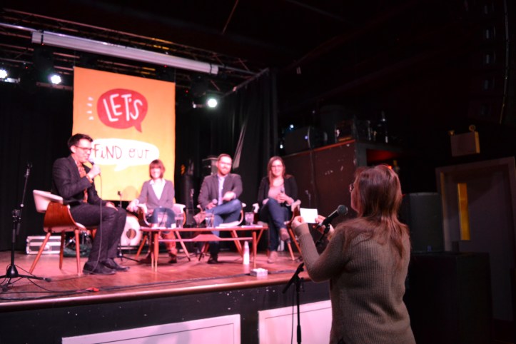 Morgana Folkmann asks a question for the panel.